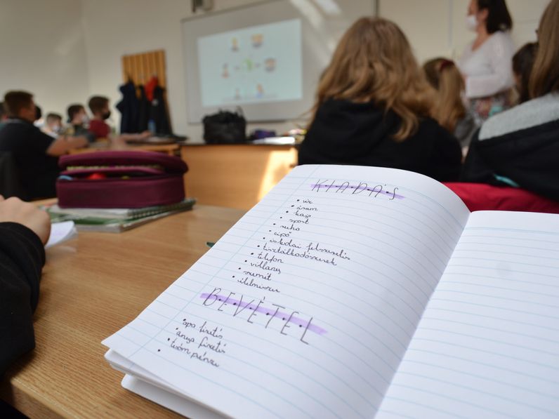 Pénz7 a Líceumban is