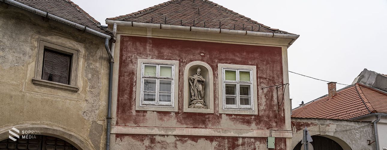 Szent Miklós szobra Sopronban – láttad már?