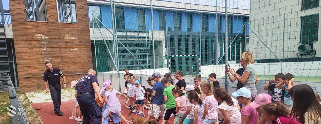 Nyári táborozók látogatása a Soproni Rendőrkapitányságon