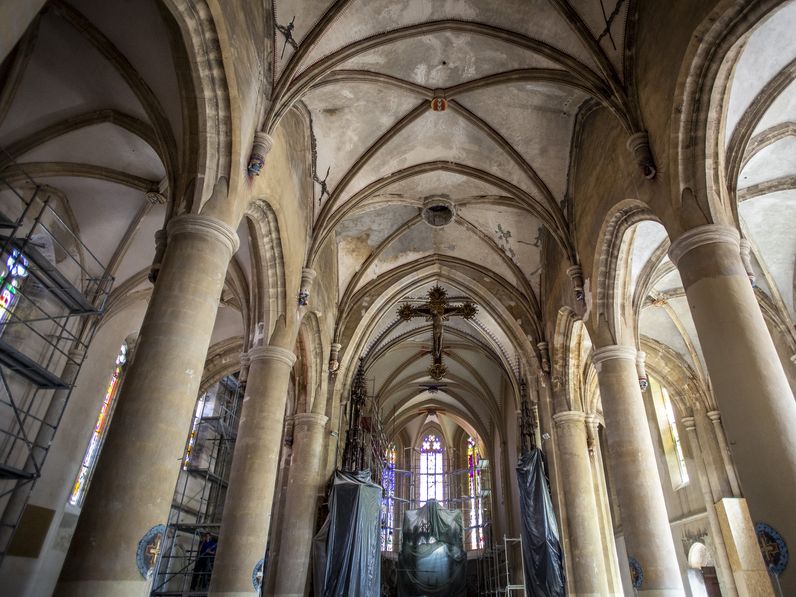 Jól haladnak a munkálatok a Szent Mihály-templomban