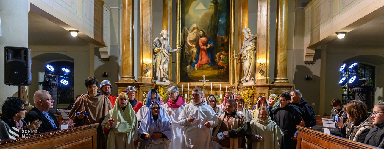 Passiójáték "Más-ként"!