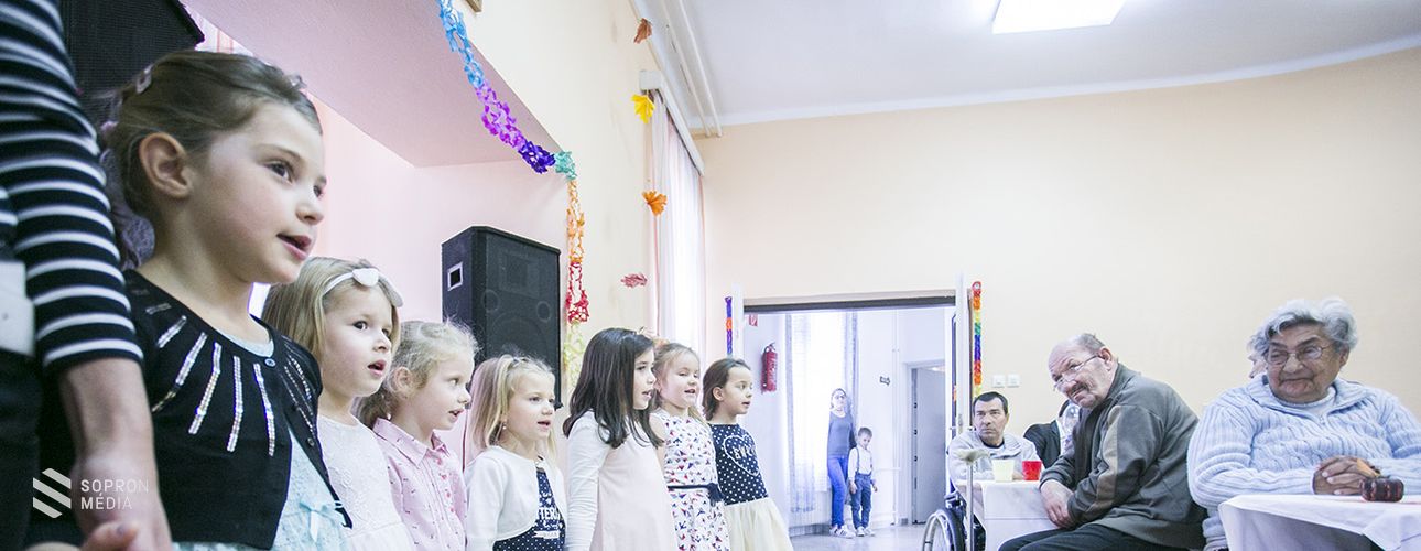 Ünnep a Balfi utcai Idősek Otthonában!