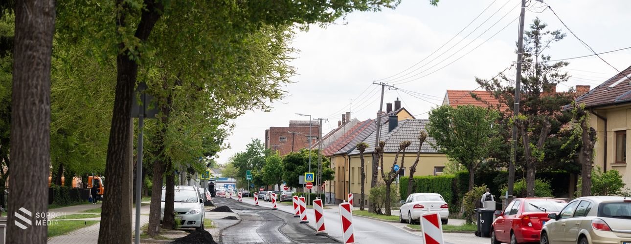 Nagy erőkkel kezdték meg a Csengery utca felújítását