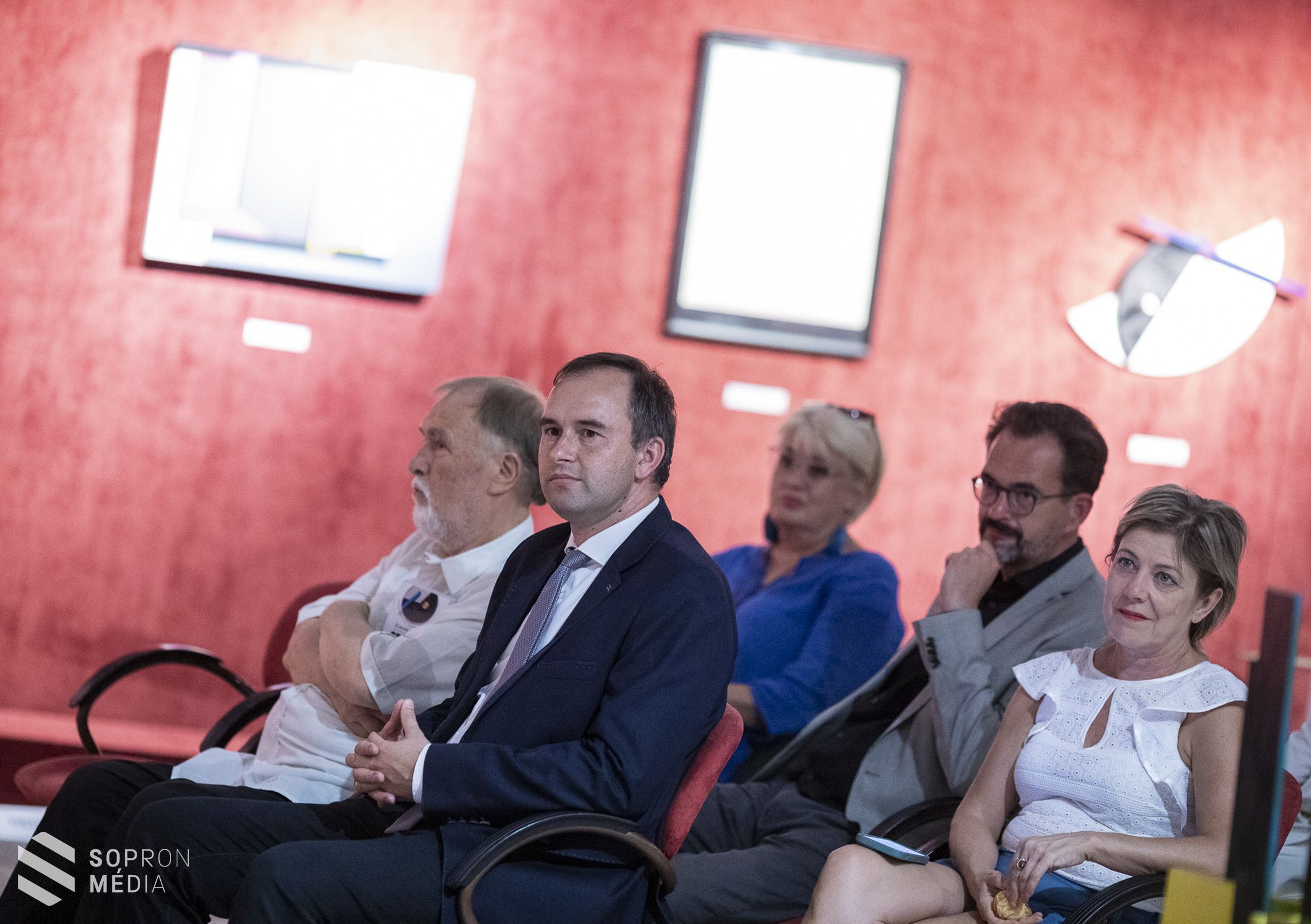 Ézsiás István szobrászművész alkotásaiból nyílt kiállítás Sopronban