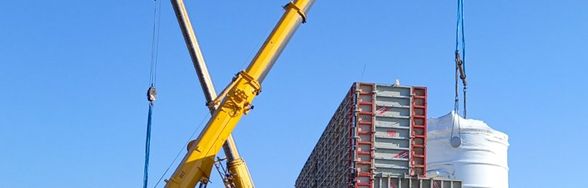 10 méter magas tartályt emeltünk páros emeléssel 55 és 60 tonnás autódarunkkal