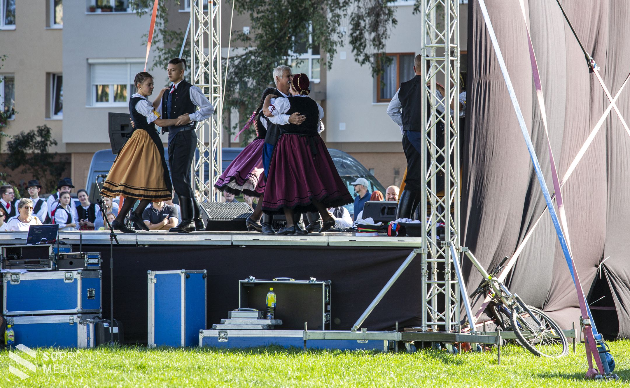 Együtt a Jereván! Néptáncgálának adott otthont a városrész 