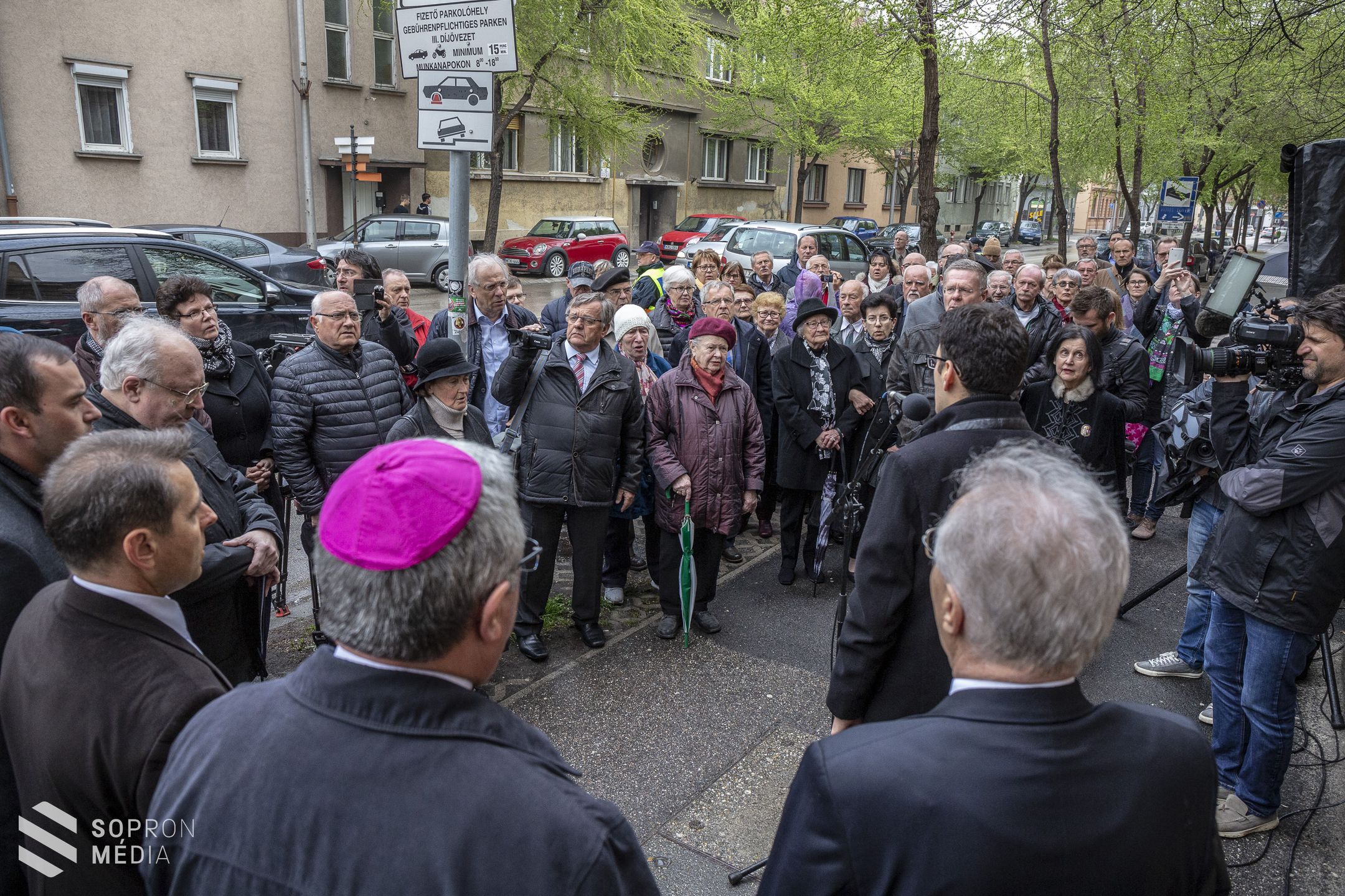 Emléktáblát állítottak a vértanú plébánosnak