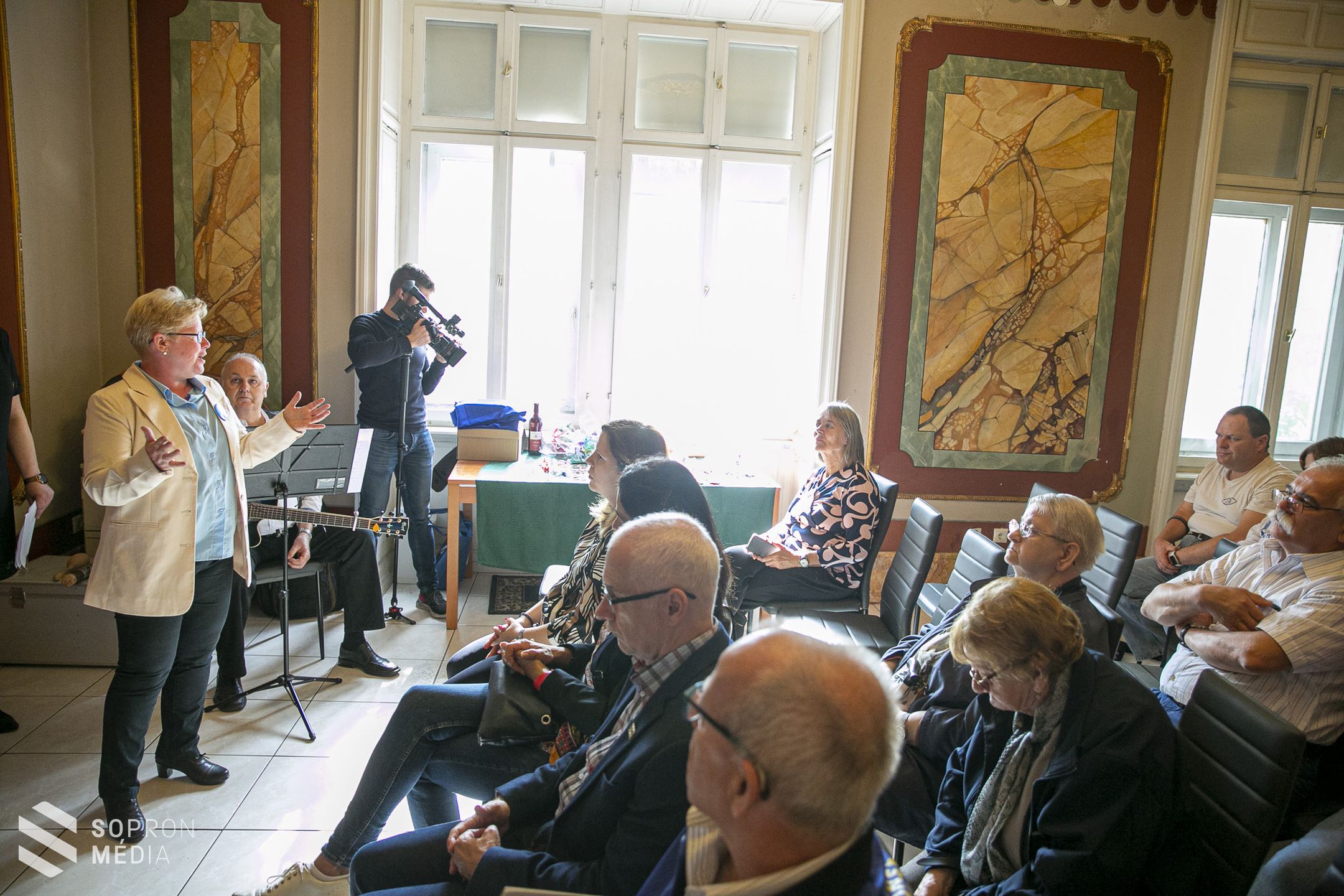 A fehér bot nemzetközi napját tartották Sopronban