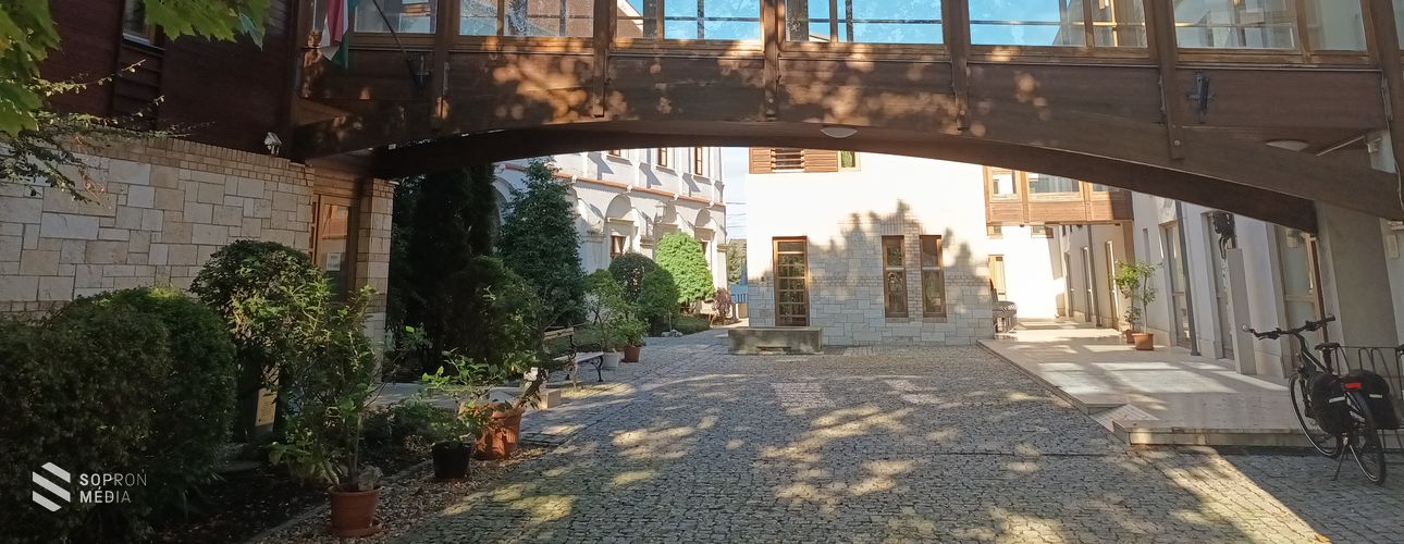 Fejezetek városunk egy kiváló intézménye, a zeneiskola történetéből
