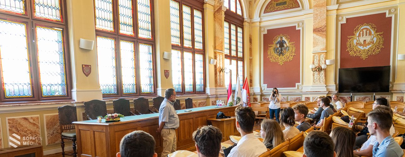 A Civitas Fidelissima Történelmi Vetélkedő csapatait köszöntötték