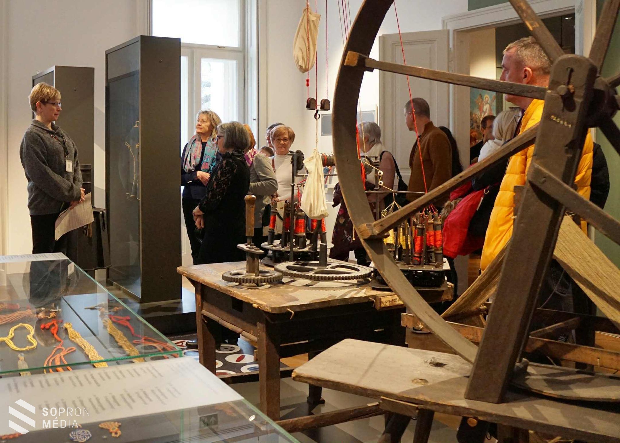 Fény, csillogás, elegancia – minden a divatról szól a Lenck-villában!