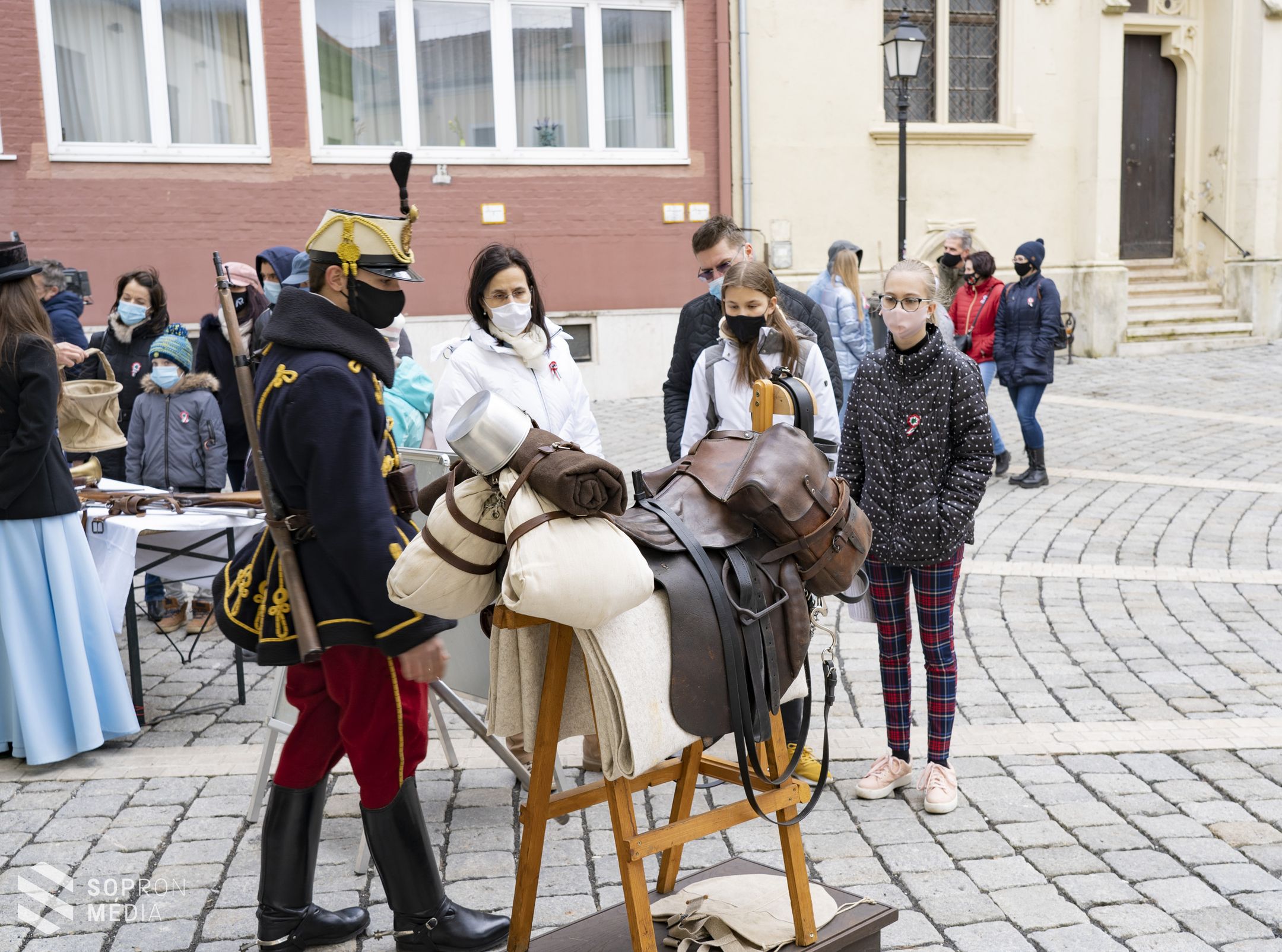 Huszárjárás a belvárosban - Galériával