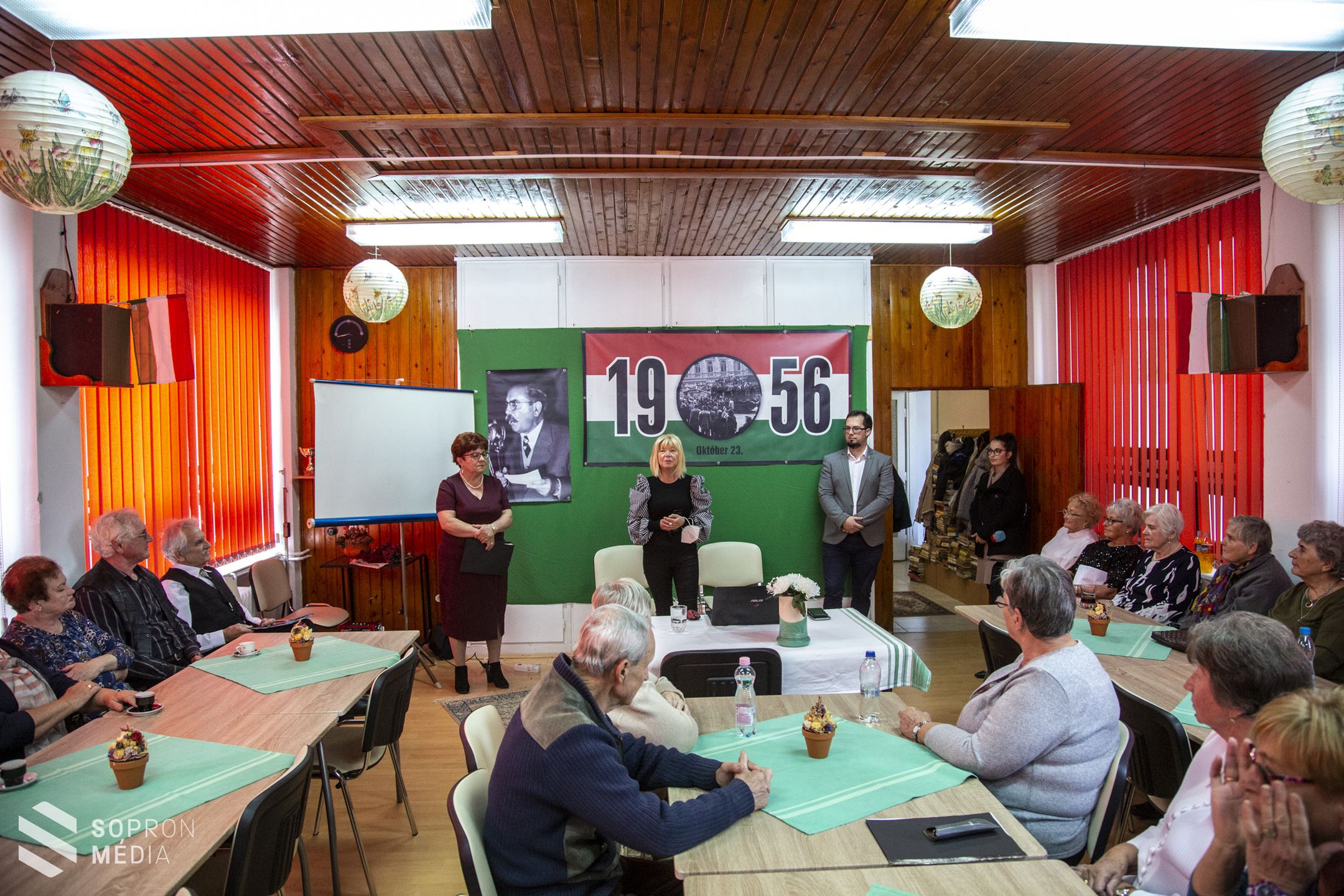 Előadás és műsor ’56 tiszteletére a Jereván lakótelepen