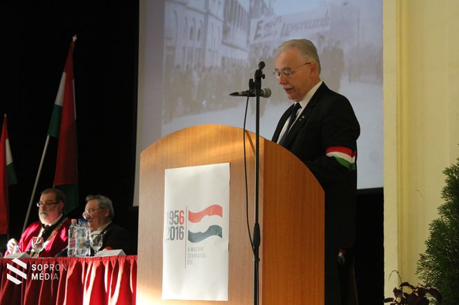  Dr. Fodor Tamás, Sopron Megyei Jogú Város polgármestere. 