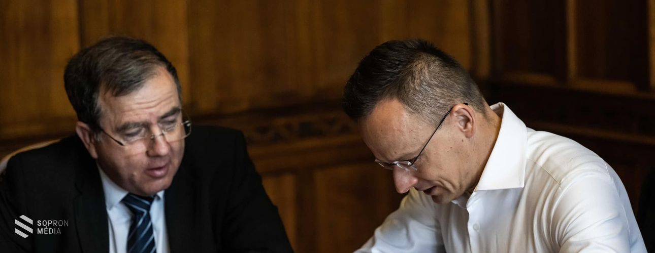Szijjártó Péter Burgenland tartományfőnökével tárgyalt a határlezárással kapcsolatban