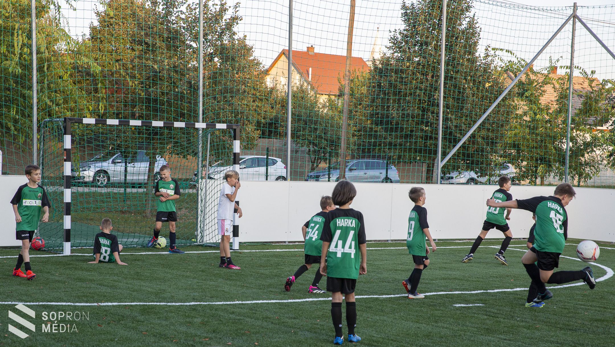 Műfüves pályán rúghatják a labdát Harkán