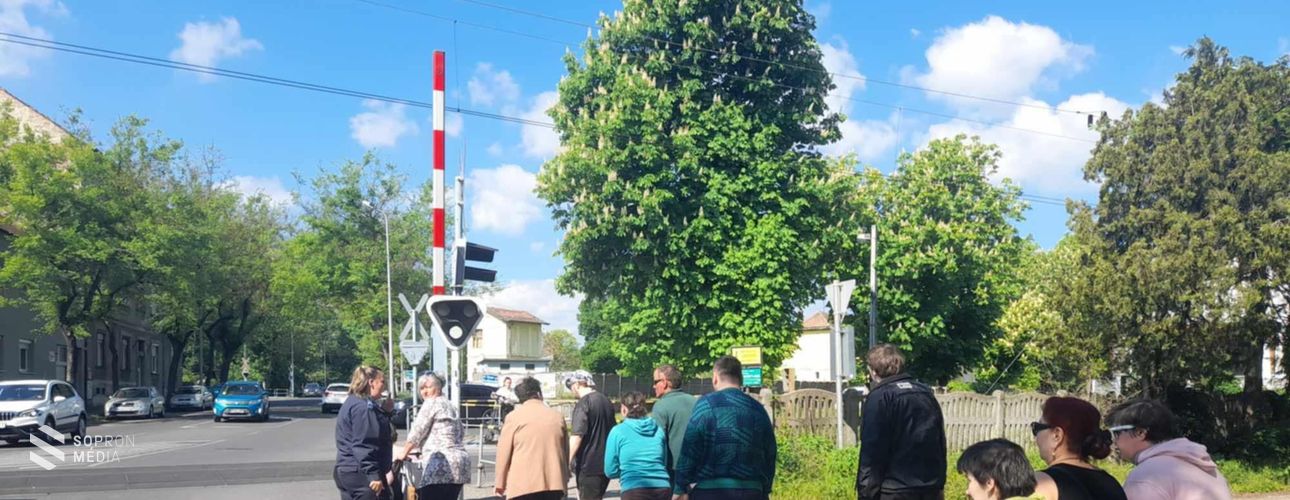 Együtt sétált a biztonságért a Soproni Rendőrkapitányság és a Soproni Szociális Intézmény