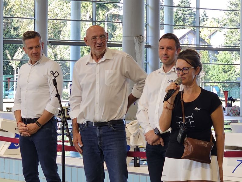 Az első soproni szinkronúszó versenyt rendezték meg a Lőver uszodában