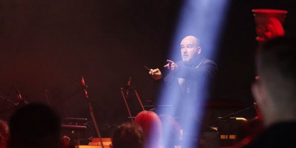 „Határok nélkül - Péter Bence és a Győri Filharmonikus Zenekar”