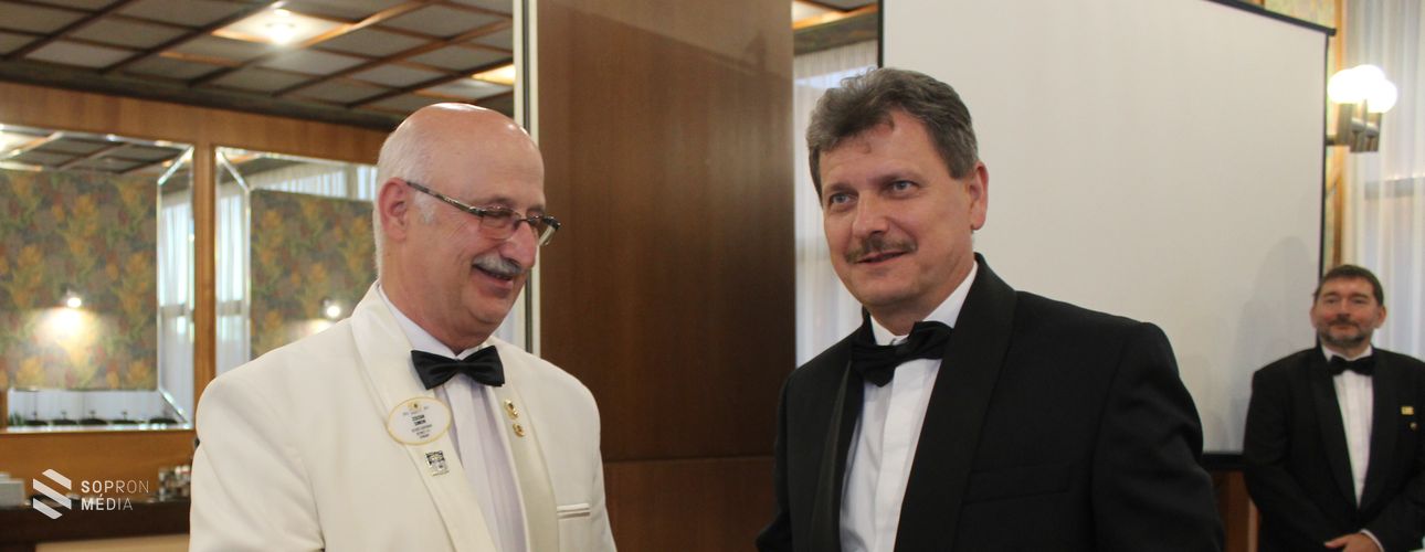 Németh Emil kapta az "ÉV LIONJA" díjat