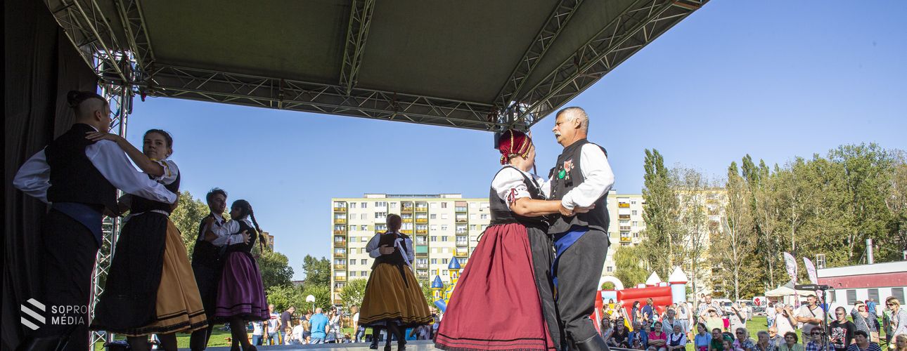 Együtt a Jereván! Néptáncgálának adott otthont a városrész 