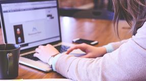 Hamis kereseti igazolásokkal közel 9 millió forintnyi hitelt vettek fel Sopronban