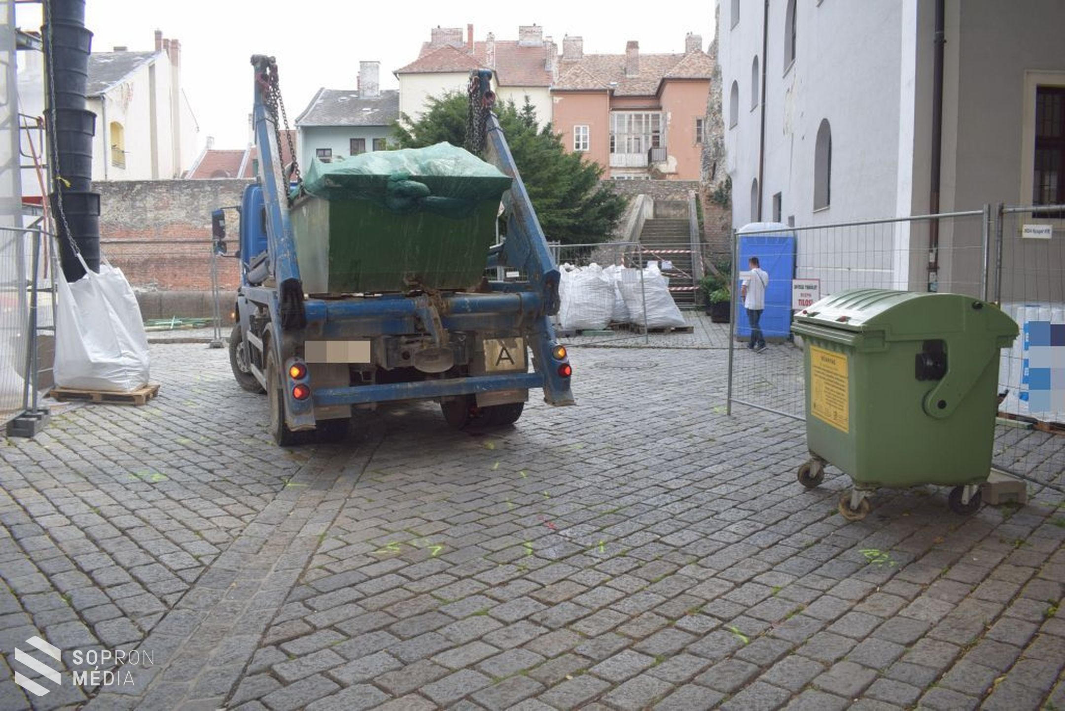Kétszer is teherautó gázolt Sopronban szerdán