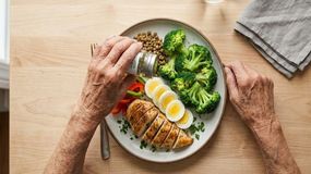 Időskori izomvesztés: hogyan lassítsuk le a természetes folyamatot?