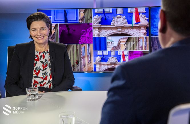 Pölöskei Gáborné, az Innovációs és Technológiai Minisztérium szakképzésért felelős helyettes államtitkára Mozaik című műsorunkban is beszélt a megújult szakképzésről.