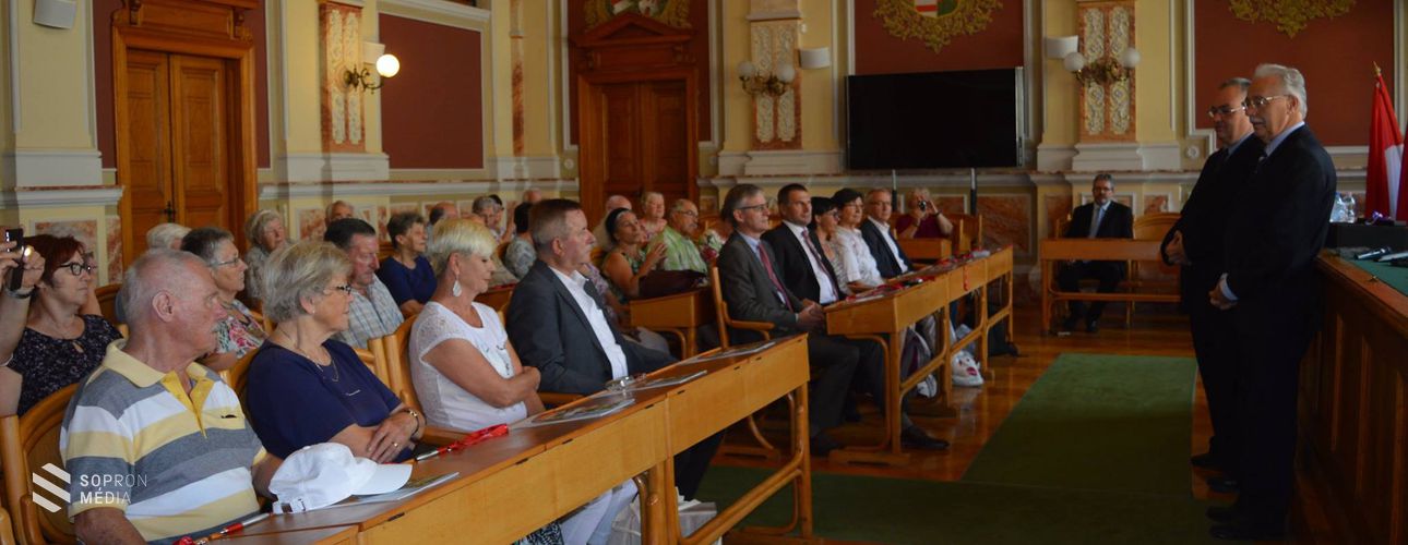 A bad wimpfeni Sopron és Környéke Kulturális Egyesület tagjait köszöntötte Sopron polgármestere