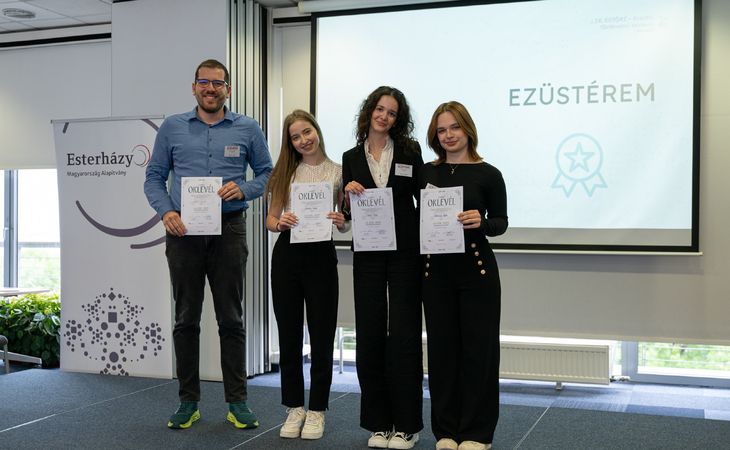 A Tömörkény Gimnázium csapata ezüstérmes lett az Estöri - Kreatív Történelmi Versenyen