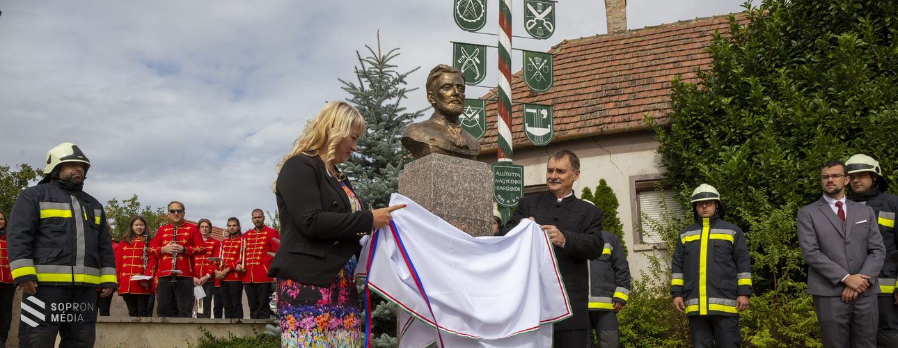 Felavatták Gróf Széchenyi Ödön mellszobrát Nagycenken