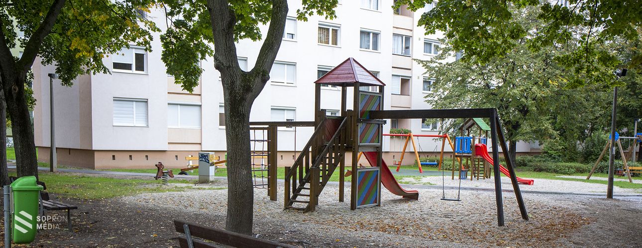Megújultak a játszóterek