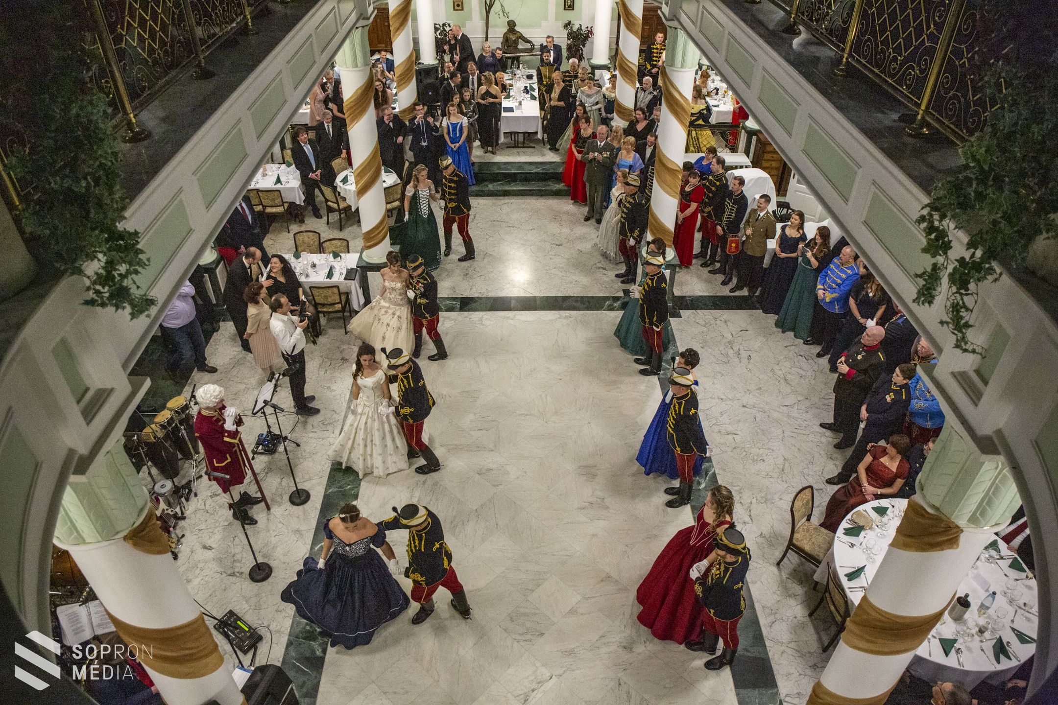 Idén is báloztak a huszárok Sopronban