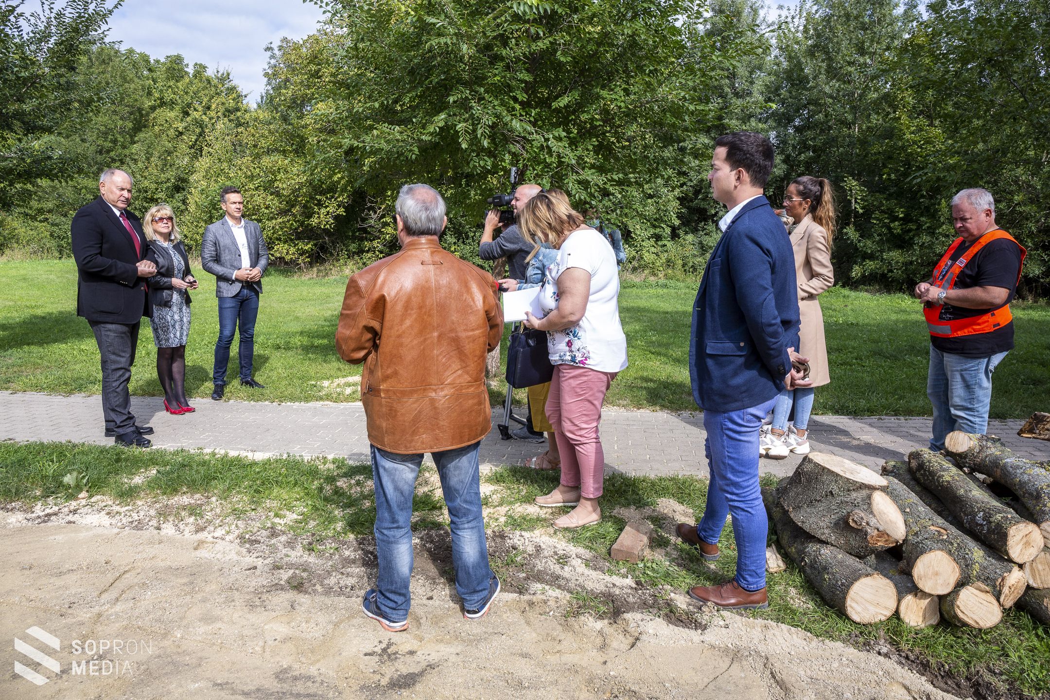 Megújulnak az utak, járdák és parkolóbővítés is megvalósul a város három pontján