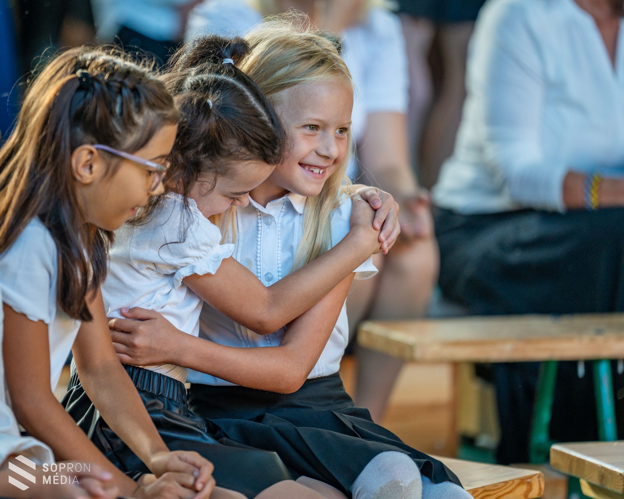 Becsengettek az iskolába a Lackner Kristóf Utcai Általános Iskolában is