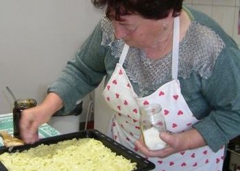 Hagyományos ételreceptek-szilvalekváros rakott tészta