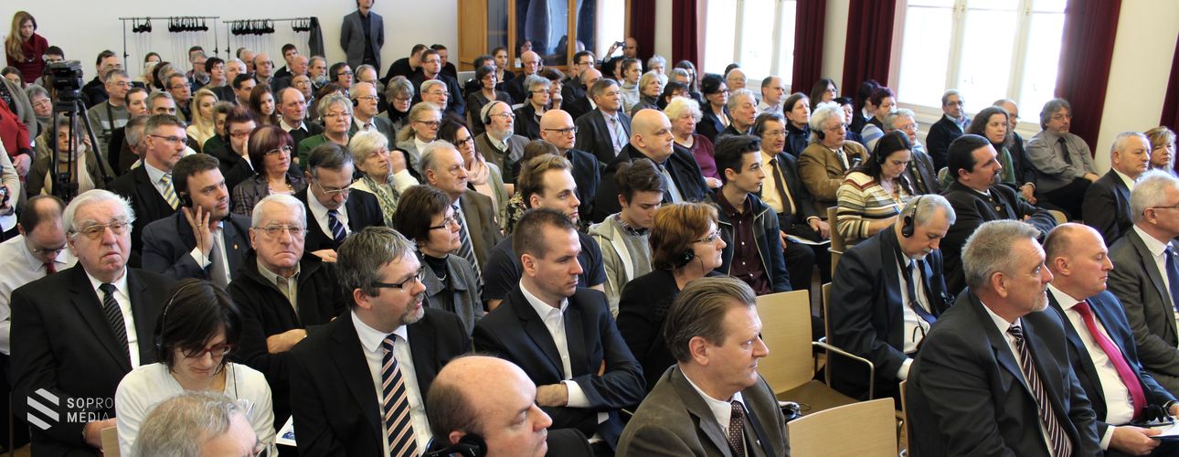Szimpóziumot tartottak az emléknapon  