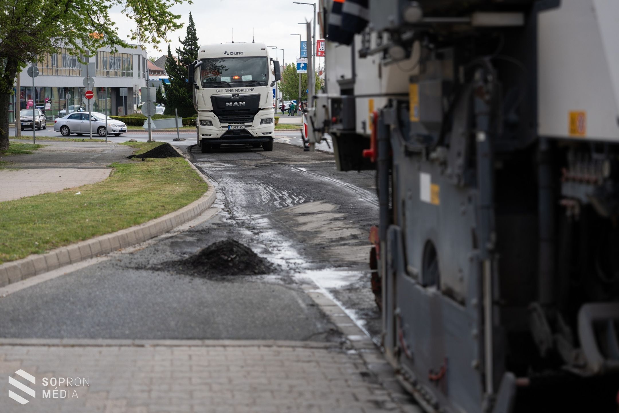 Nagy erőkkel kezdték meg a Csengery utca felújítását