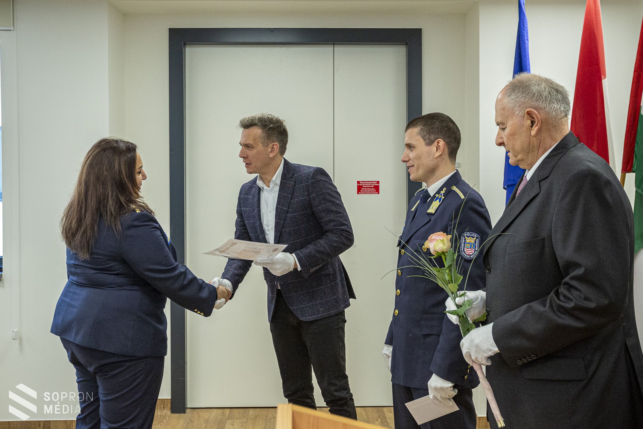 A Soproni Rendőrkapitányság munkatársait díjazták a rendészeti központban