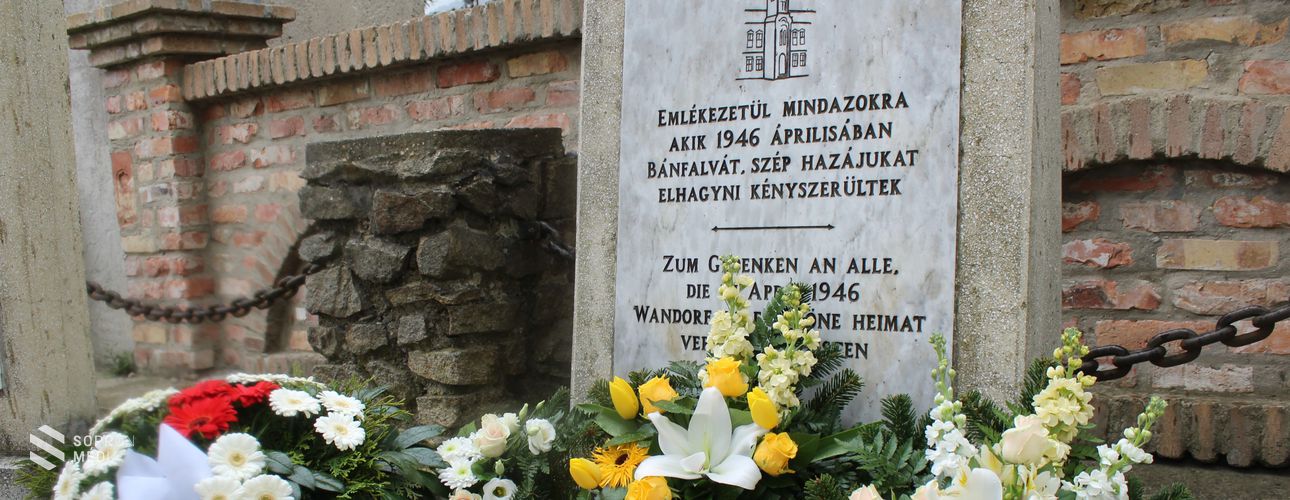 A kitelepített németekre emlékeztek Bánfalván