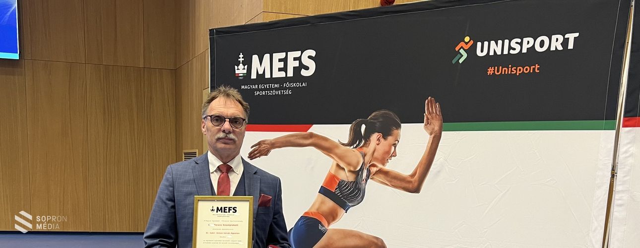 Kiemelkedő sportszakmai kitüntetésben részesült dr. Simon István Ágoston