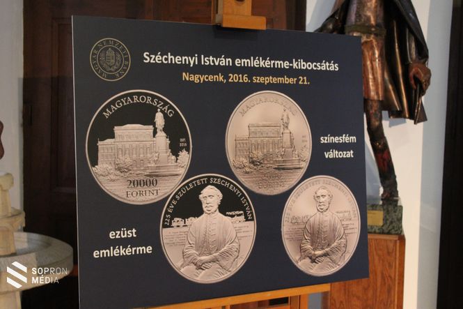 Az emlékérmék bemutatása 