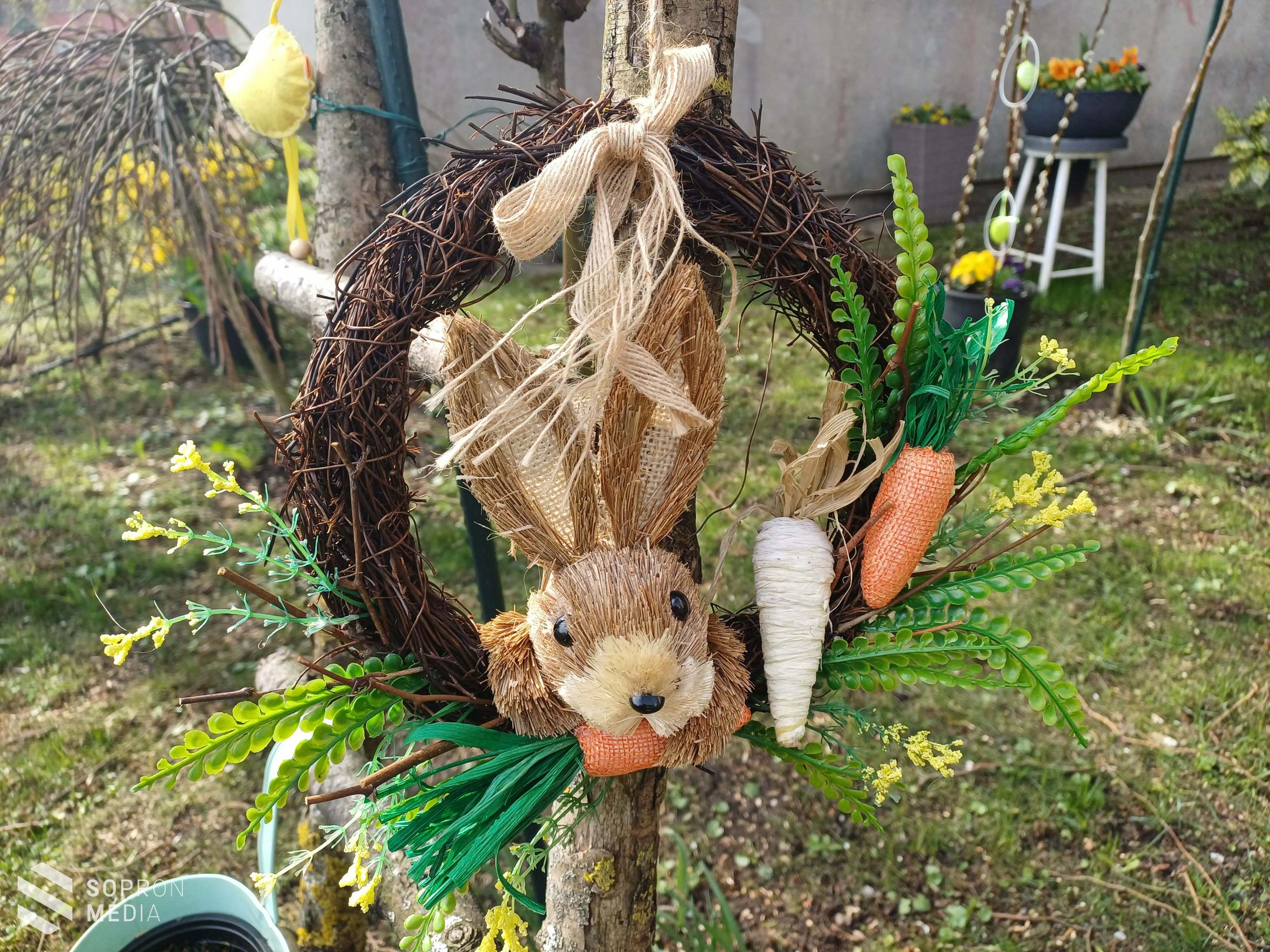 Húsvéti mesevilággá változott a Herbszt Zoltán sétány