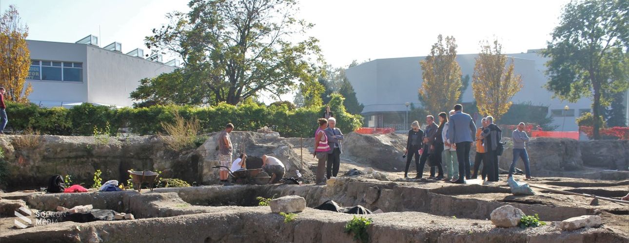 Feltárják az Árpád utcában a világháborús sírokat