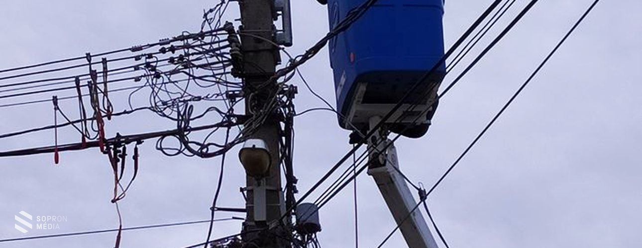 Gólyafészektartót szereltek fel Fertőbozon
