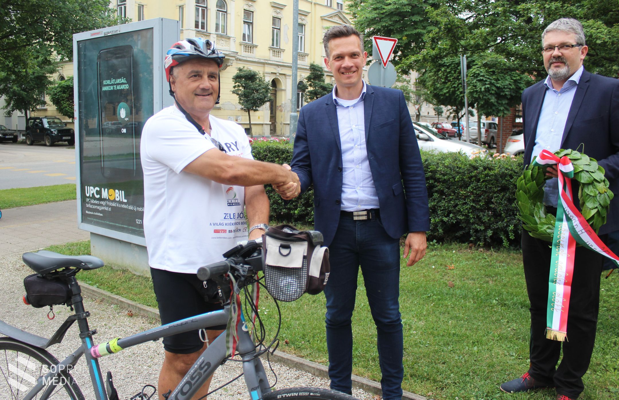 Sopronban járt a kerékpáros békenagykövet