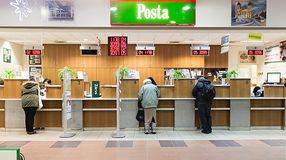 Csütörtöktől a postákon a nyitásnál elsőbbséget biztosítanak a 65 év felettieknek