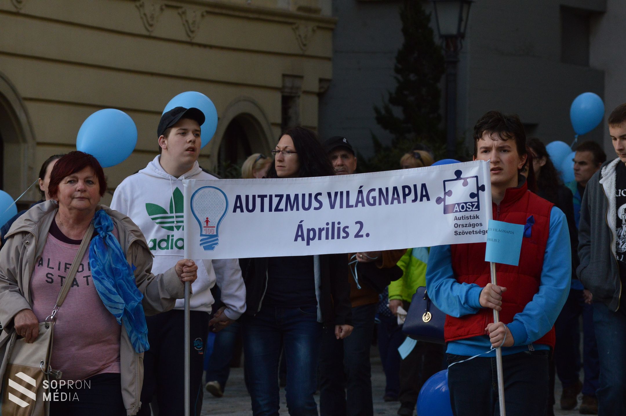 „Kék séta” az Autizmus Világnapján