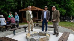 Átadták a felújított Brennberg-völgyi autóspihenőt